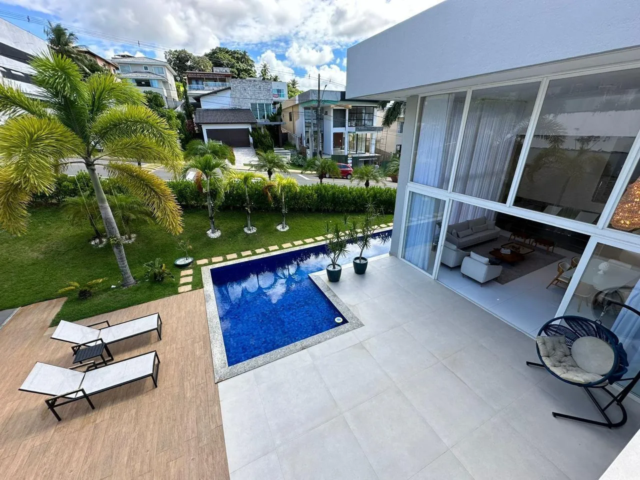 Alugo linda casa, 549,40m², 4/4, 4 suítes, Alphaville II.