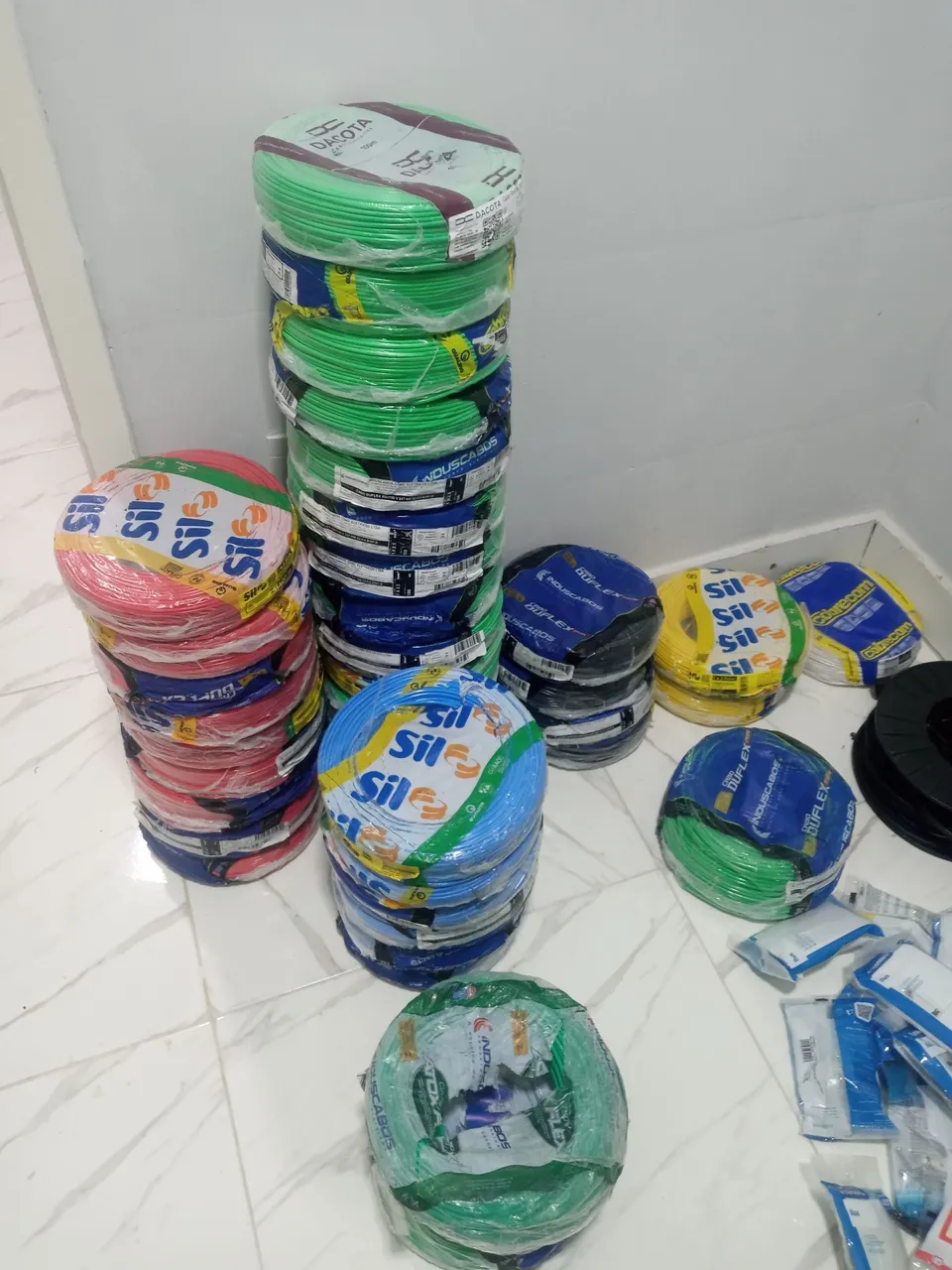 Rolos de Fios Elétricos para Instalações