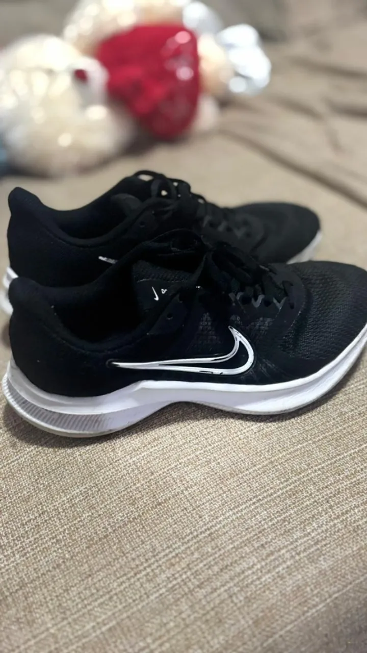 Tênis Nike usado num 37
