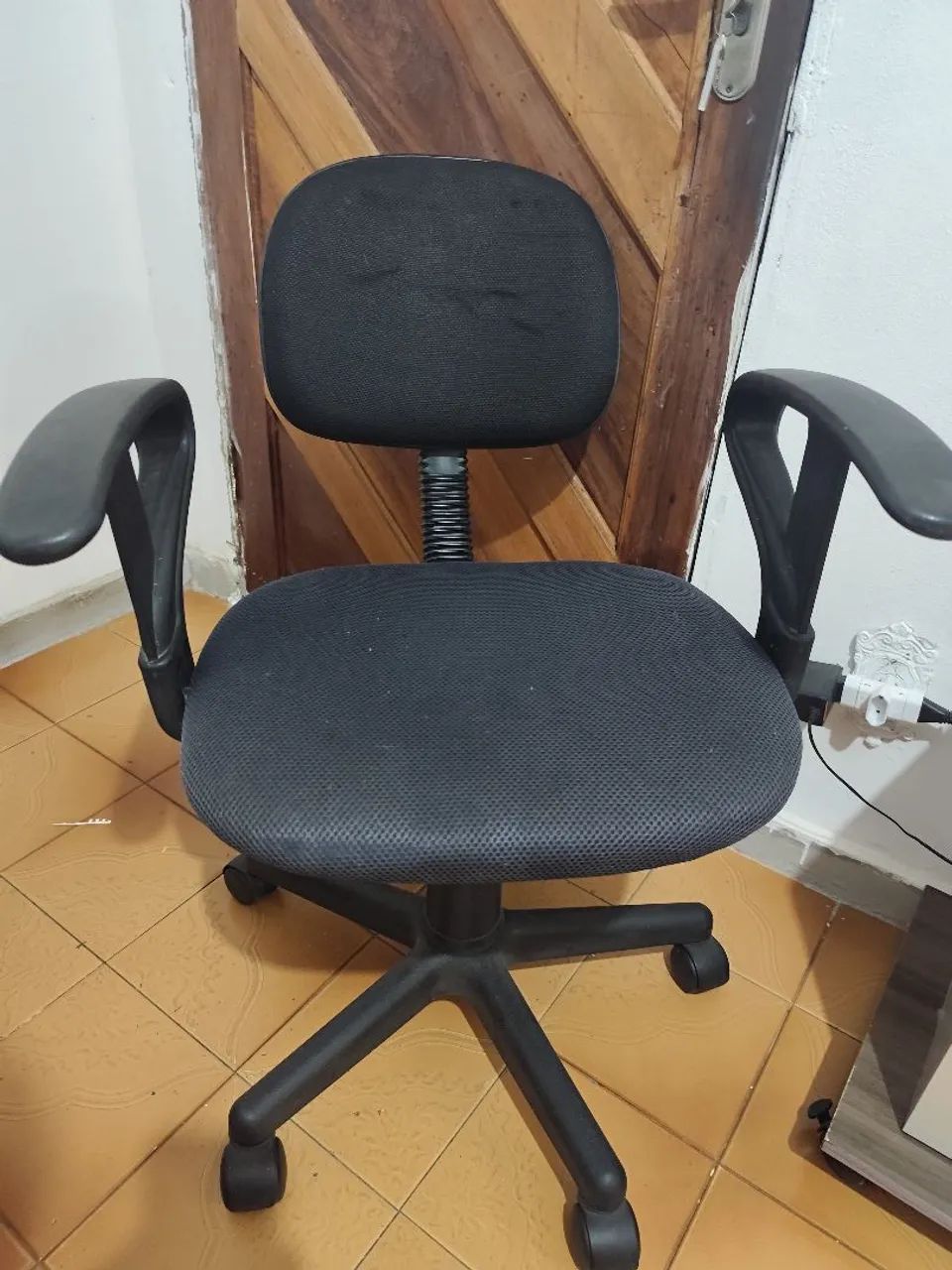 Cadeira de Escritório com Rodas