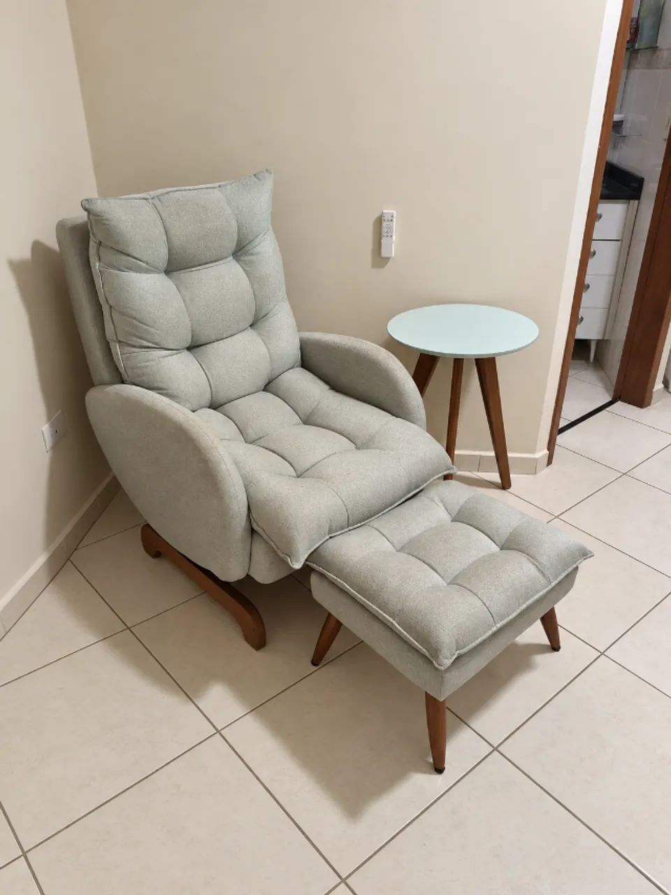 Conjunto Quarto de Bebê - Berço Mini Cama com colchão + Cômoda + Poltrona + Puff + Mesa - Foto 4