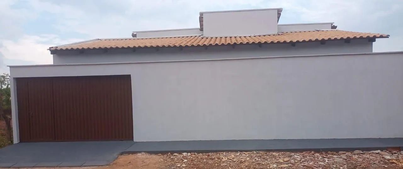 Aluga-se casa no setor Nova Araguaína, próxima a escola de tempo integral.