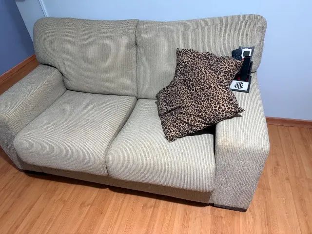 Conjunto sala - sofá 2 lugares + 2 poltronas