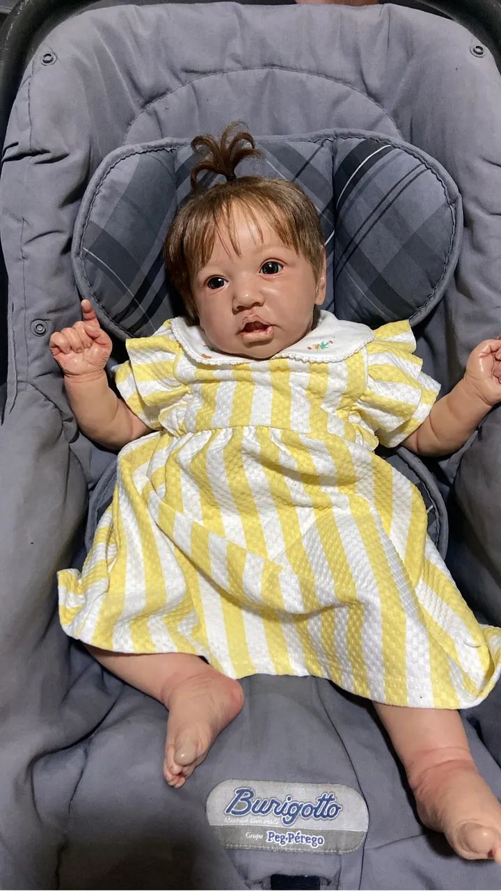 Bebê reborn realista com peso de um bebê real 