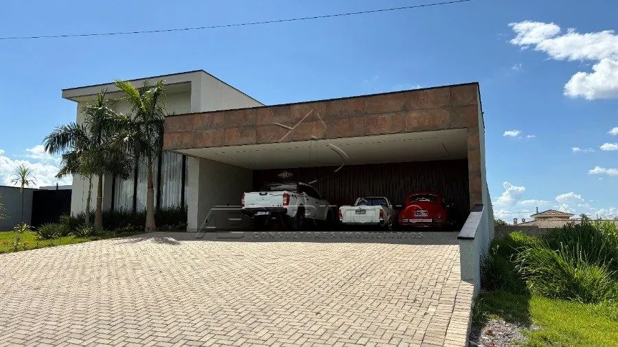 CASA ASSOBRADADA COM 4 SUITES