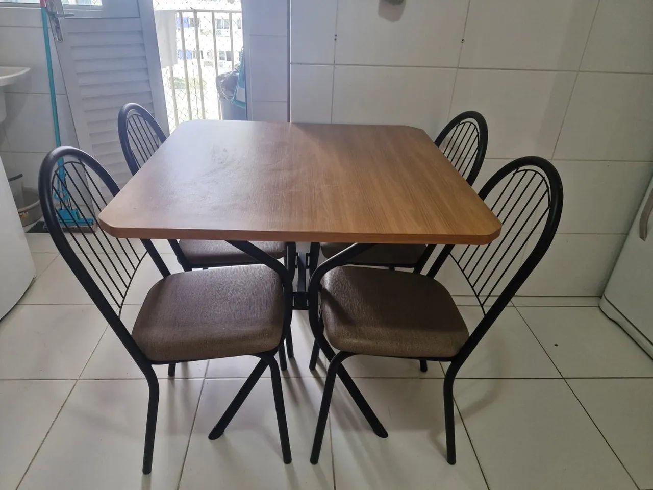 Desapego! Mesa quadrada e 4 cadeiras - Foto 4