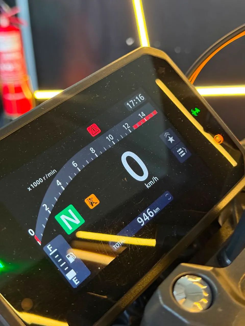 CB 650 R 2026 - Foto 3