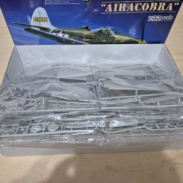 Kit para montar KITTY HAWK P-39 AIRACOBRA 1:32 SCALE - Foto 3