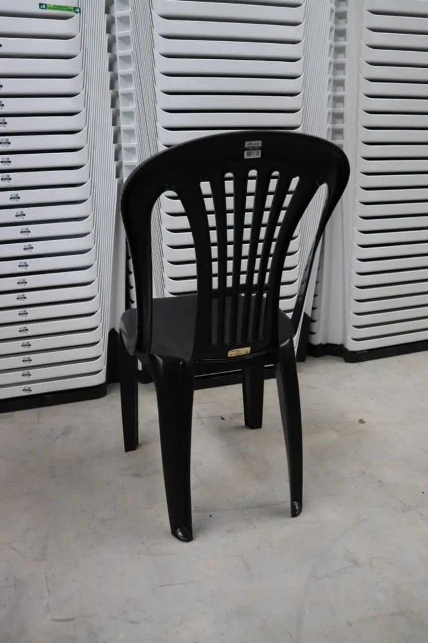 Promoção Cadeira de plástico preta 182kg - Foto 3