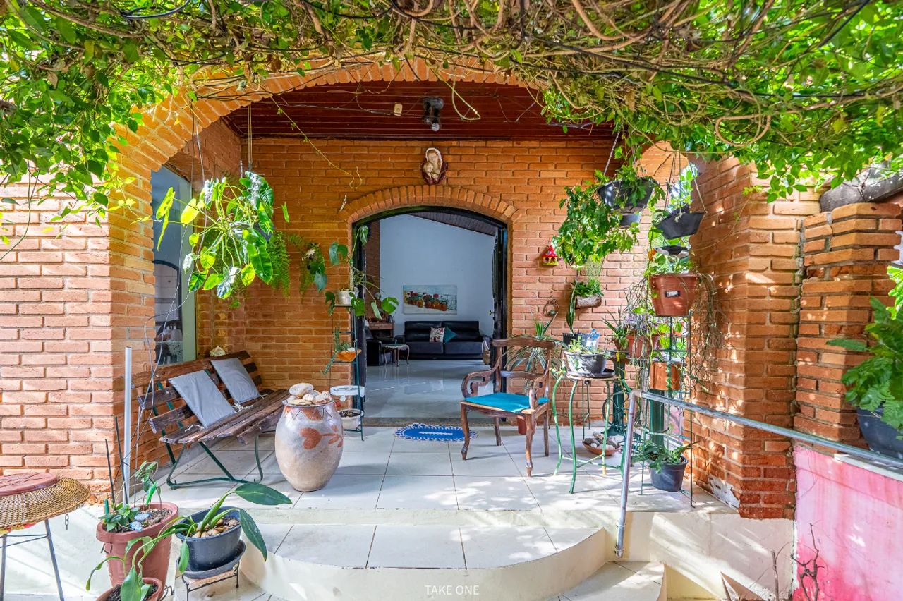 Casa para venda em Jardim Chapadão com 3 quartos, sendo 3 suítes, 293m²