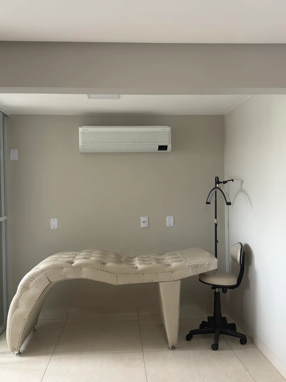Kit Completo para Extensão de Cílios - Maca, Luminária, Mocho e Carrinho