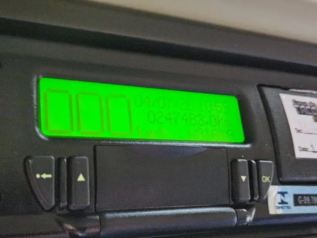 Volvo FH 540 6x4 Bug Leve Globetrotter Ano 24 Mídia Grande Geladeira Mola Freio a tambor - Foto 5