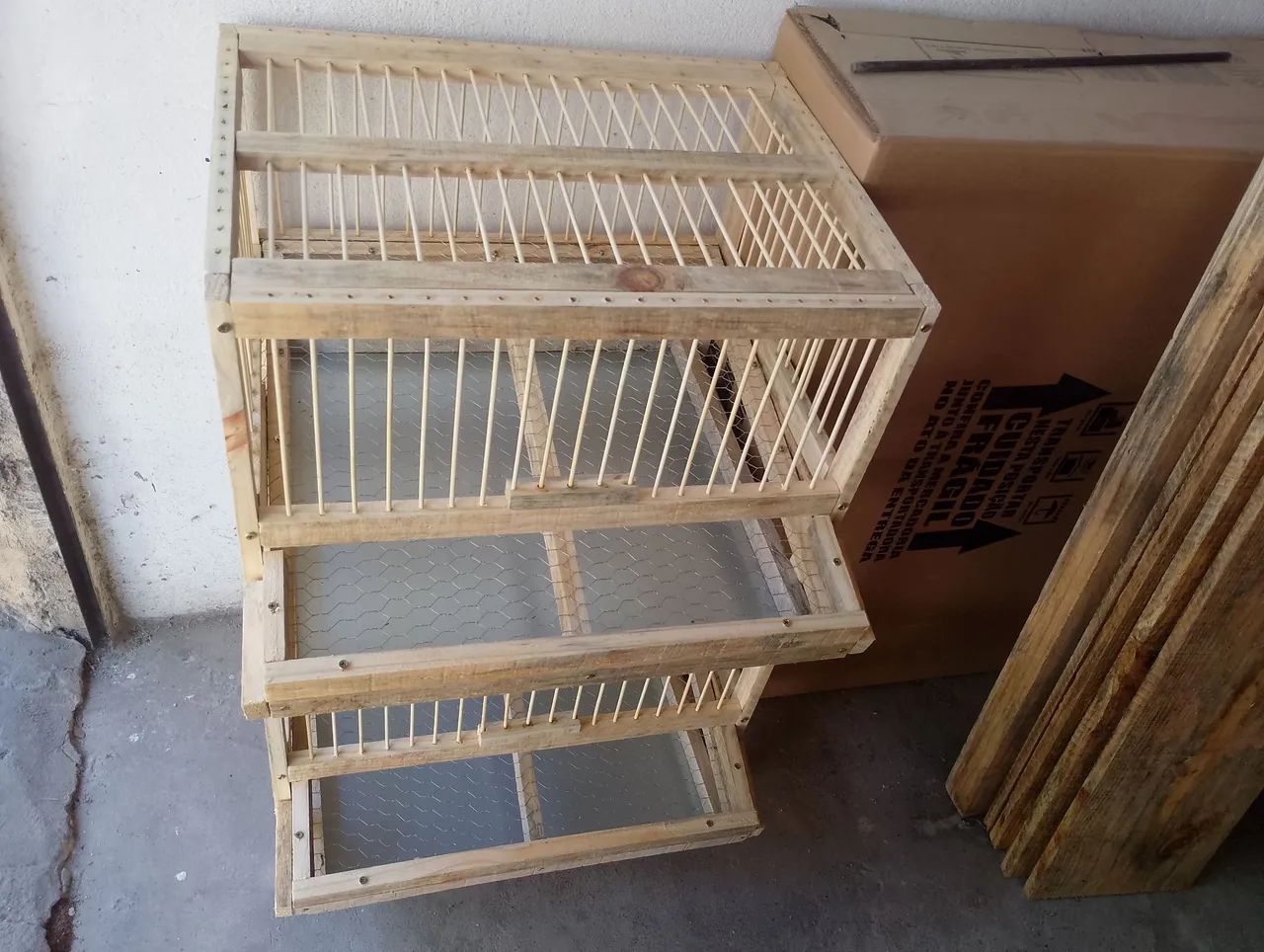 Viveiro para codornas em bh com bandejas galvanizada