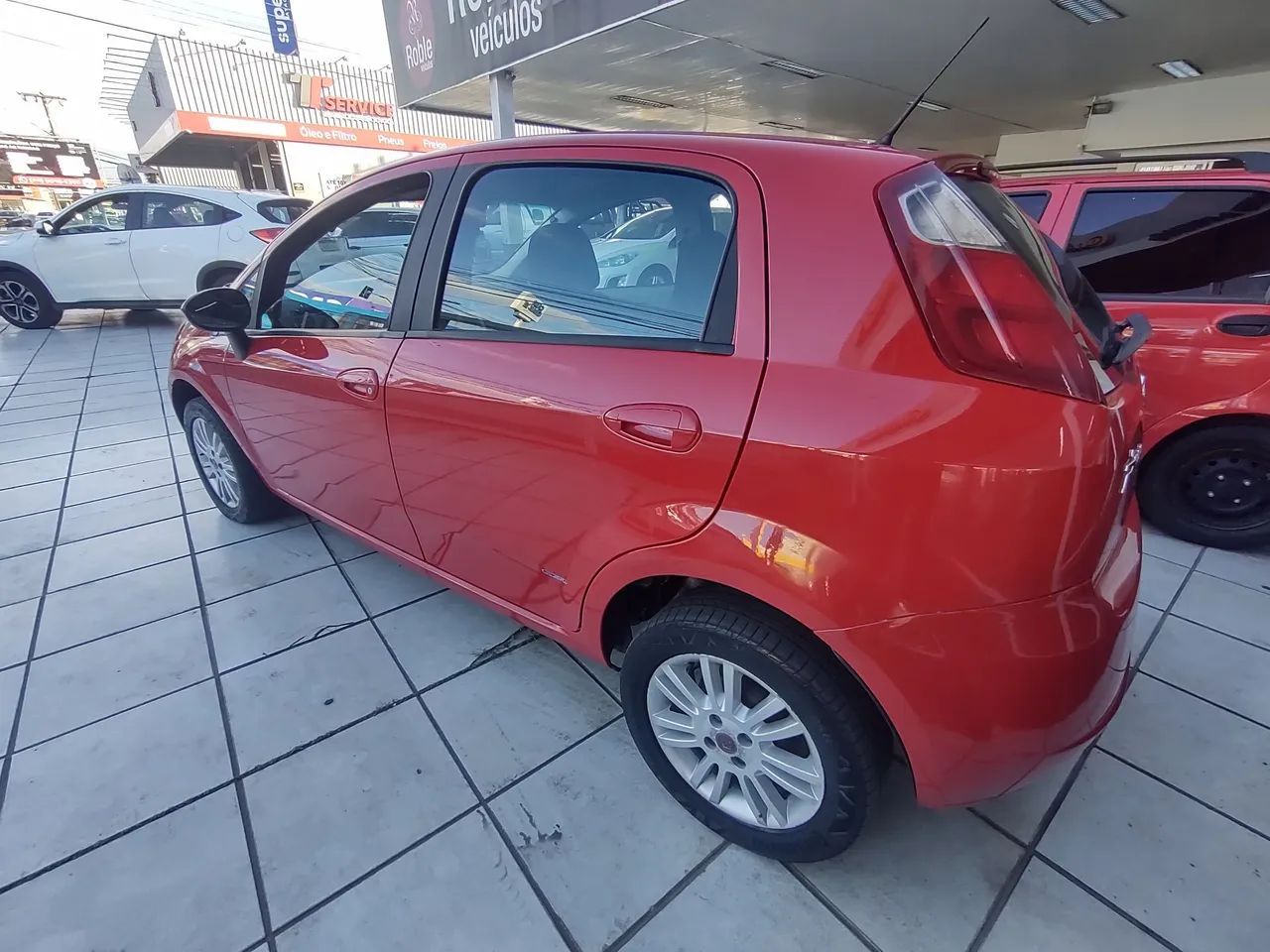 Fiat Punto Attractive 1.4 Fire Flex 8V 5P 2011 - Foto 3