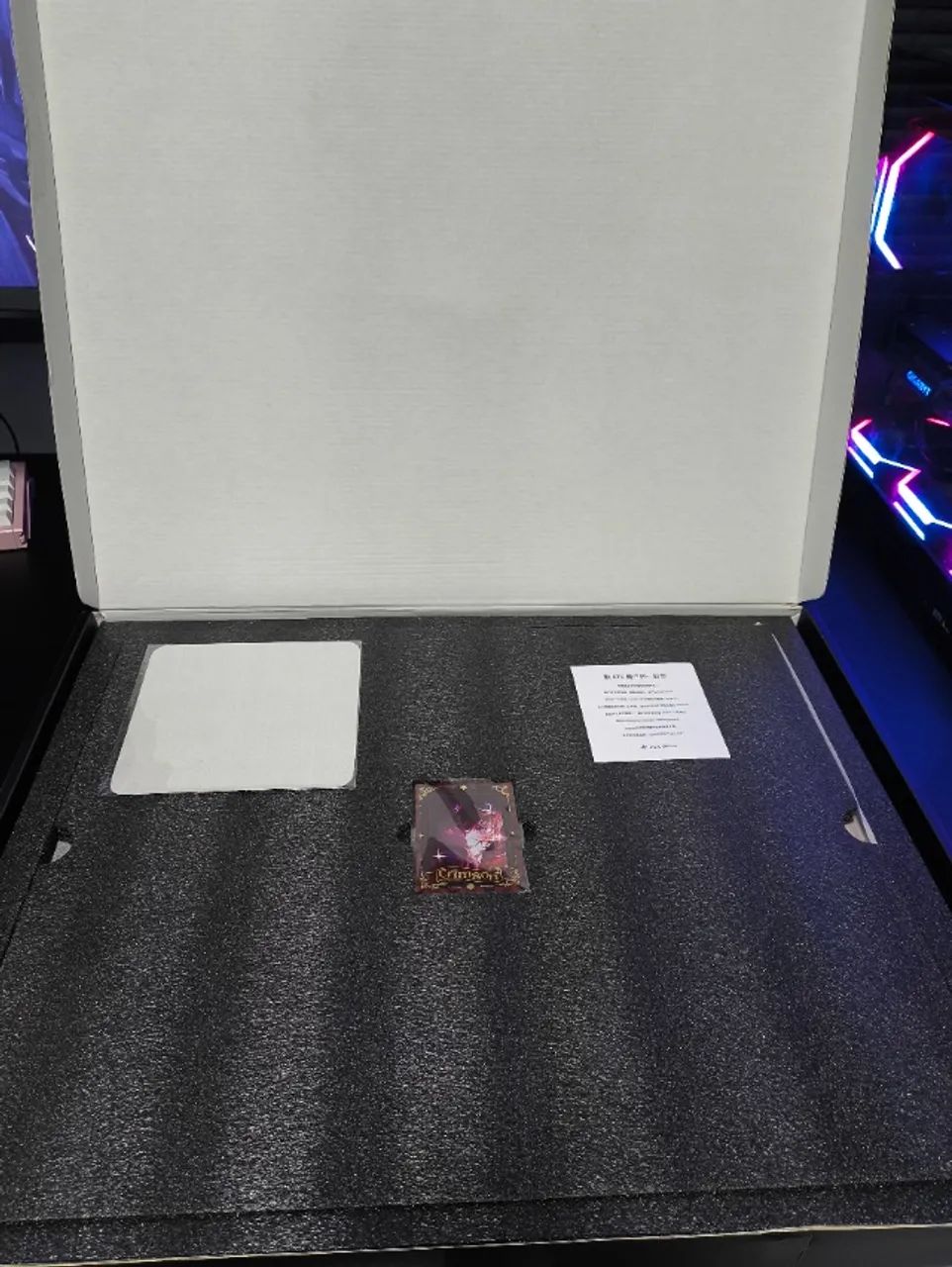 ATK Glass Mouse Pad - Crimson Limited Edition - Periféricos e ATK Glass Mouse Pad - Crimson Limited Edition - Periféricos e