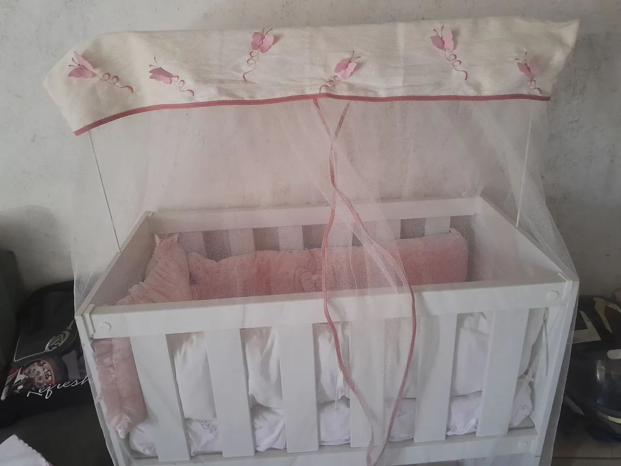 Mini berço com colchão, protetor e mosquiteiro 