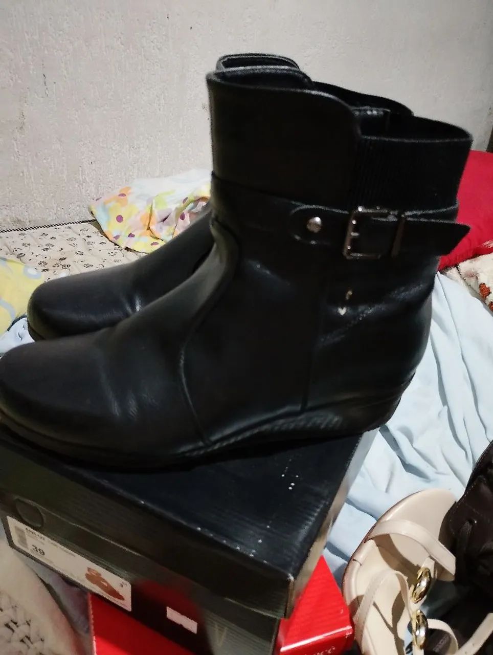 Bota tamanho 39 semi nova 