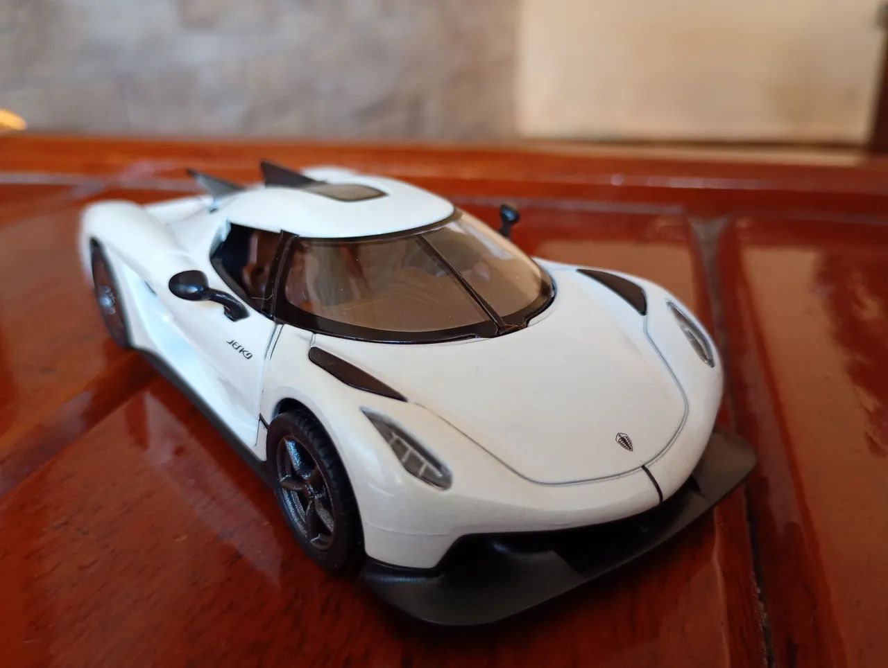 Miniatura Jesko Absolut Kinsmart 