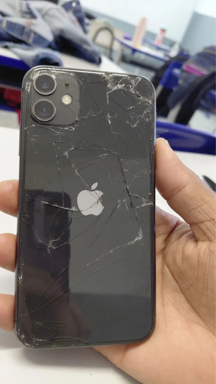 Vendo ou troco iPhone 11 - Foto 2
