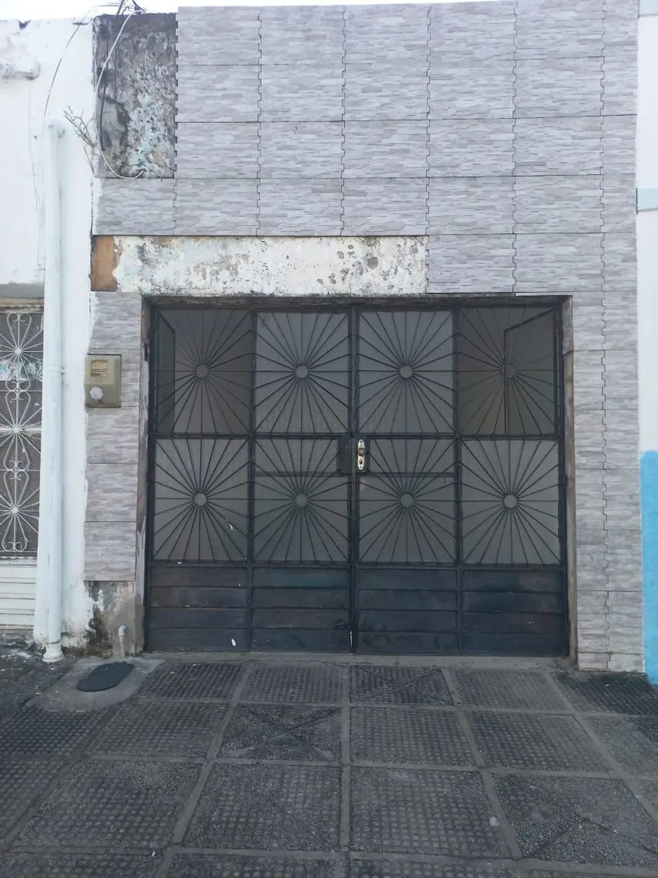 Vizinho a igreja quadrangular 