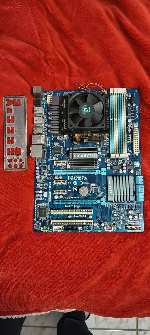 AMD FX-8120 + Gigabyte GA-970A-D3 AM3+ - Placa com<br><br>Defeito
