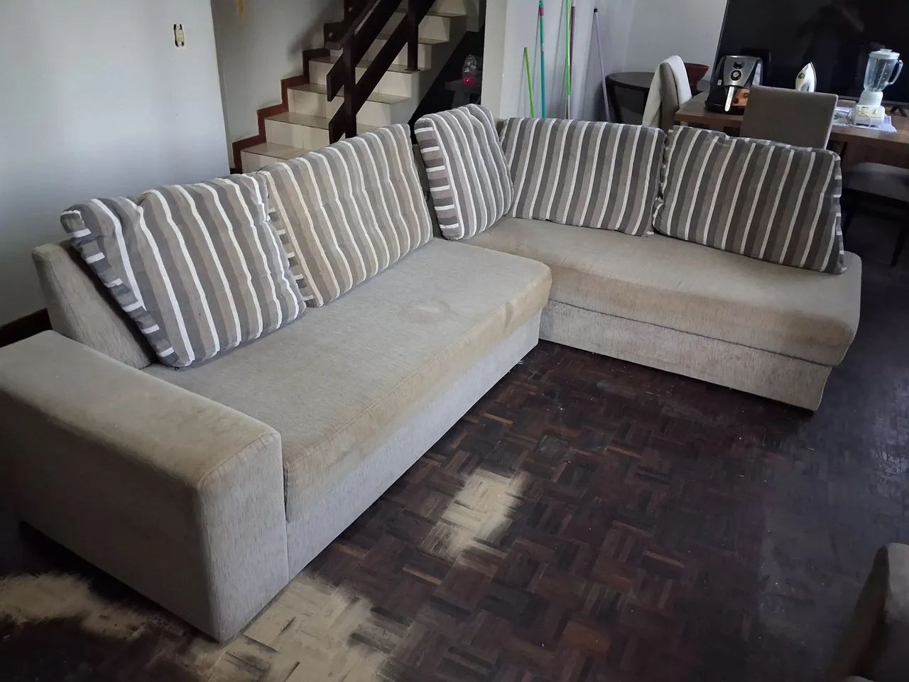 Vendo Sofá de Canto em L com Chaise - Confortável e Espaçoso...<br> ideal para sala de estar.