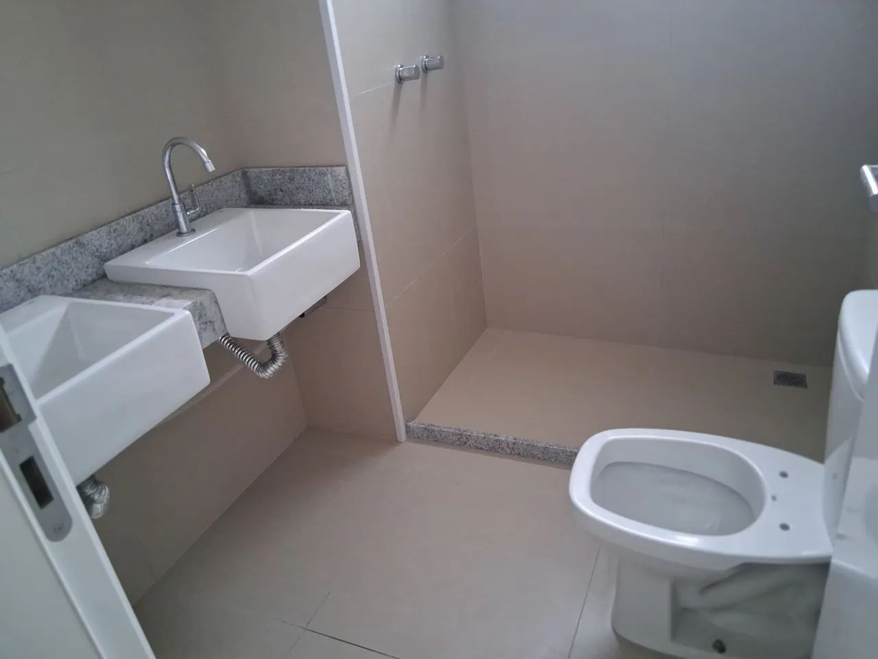 Bancada de banheiro duplo428513911794585602