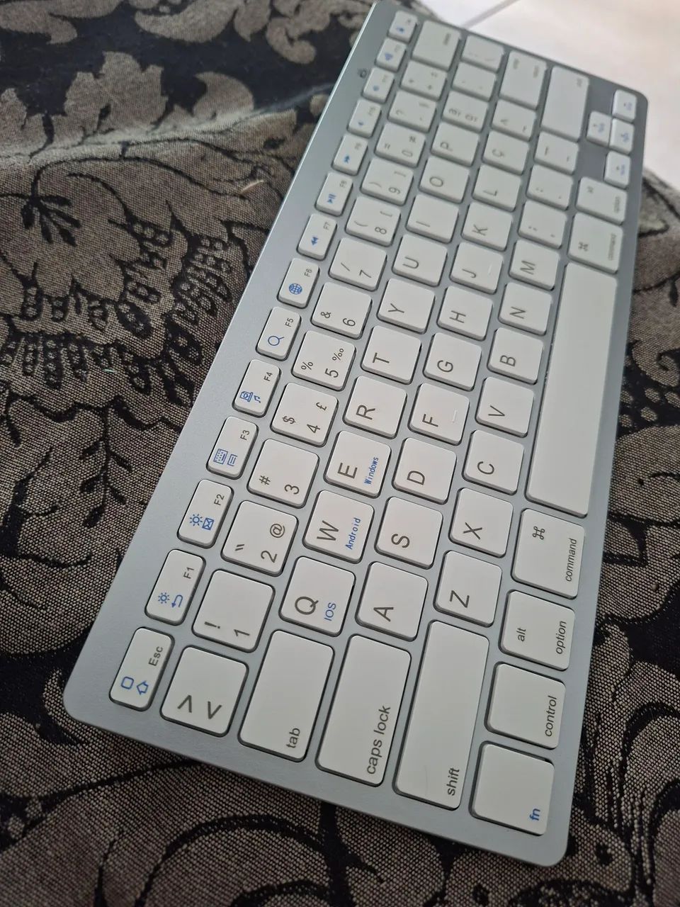 Mini Teclado Sem Fio Bluetooth Slim Notebook Tablet Celular - Foto 4