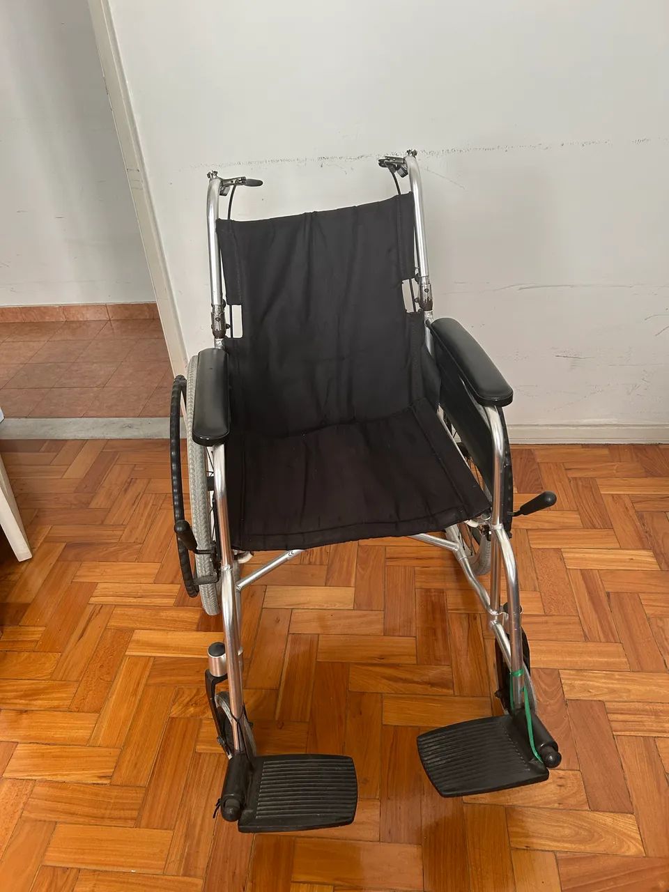 Vendo cadeira de rodas em ótimo estado 