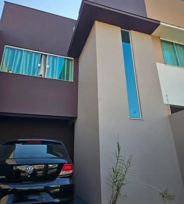 LINDA CASA ASOBRADADO