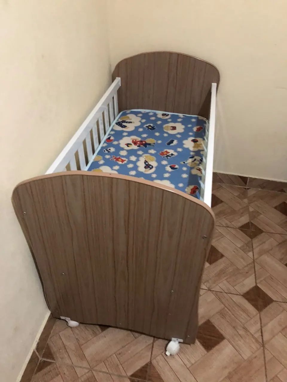 Berço com colchão 