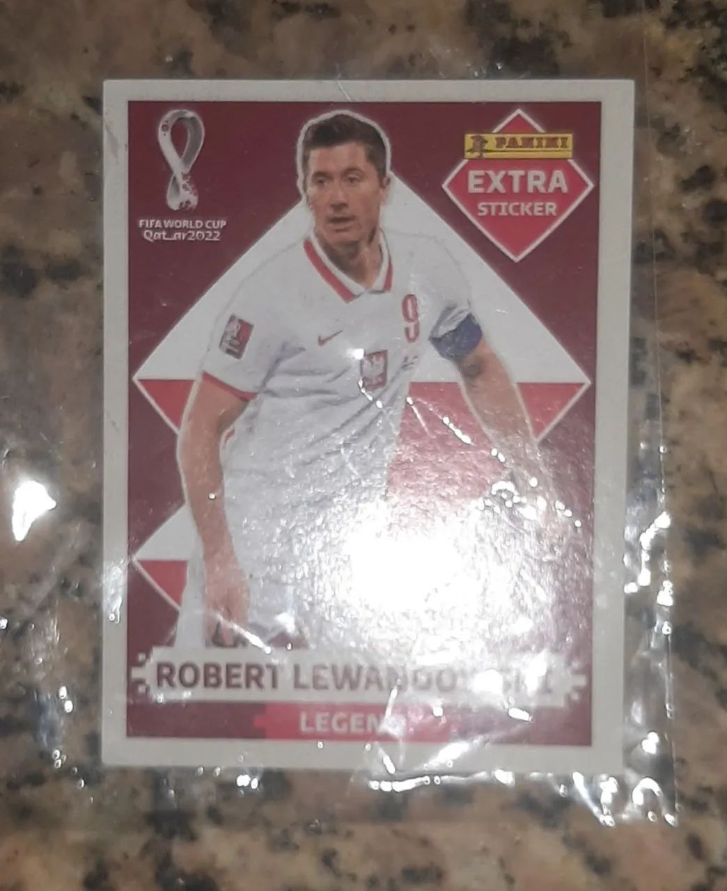 Robert Lewandowski Legend Bordô - Qatar 2022 Panini