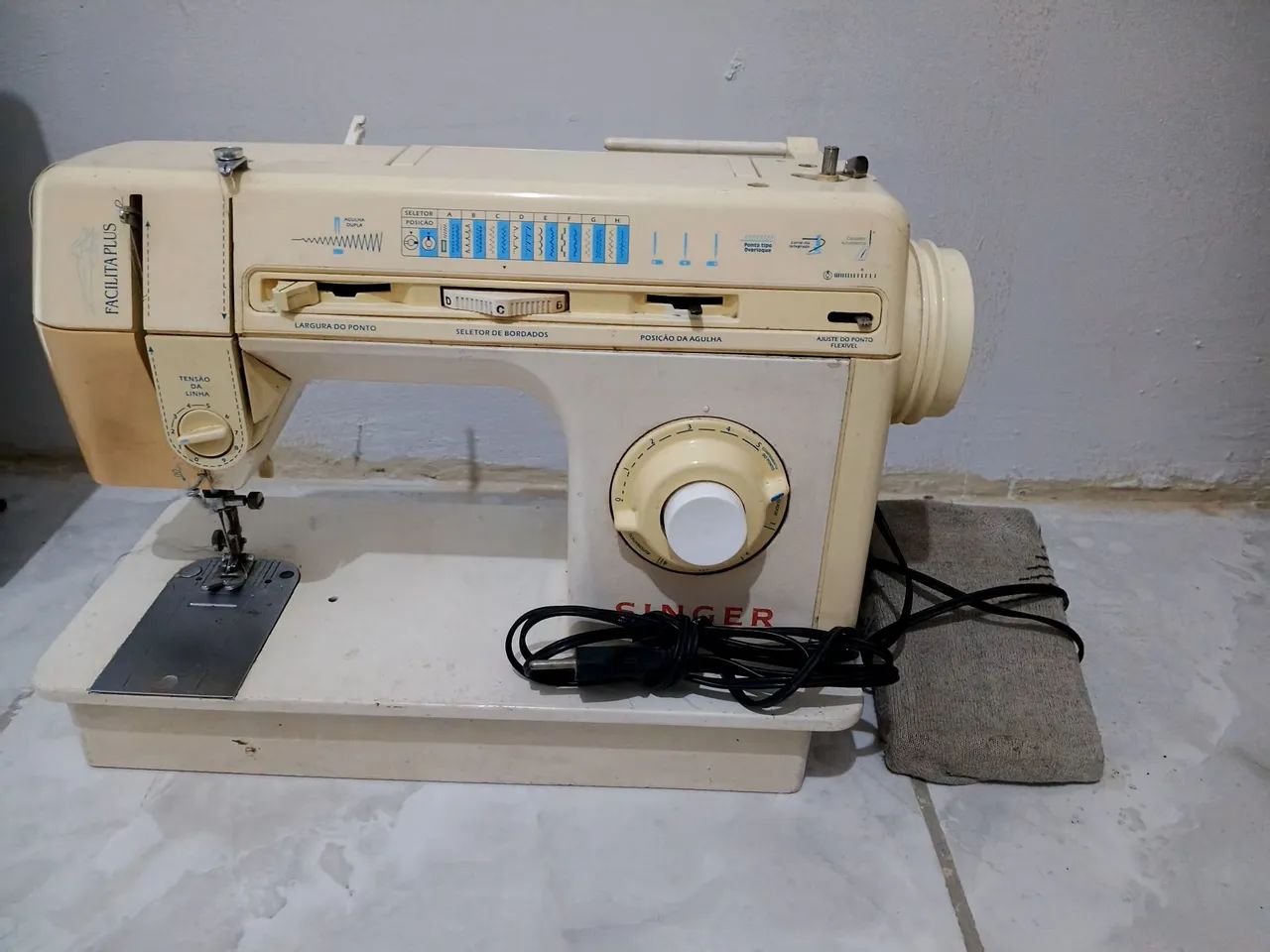 MÁQUINA SINGER DE COSTURA
