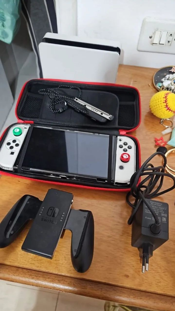 Nintendo Switch OLED - pouquíssimo uso