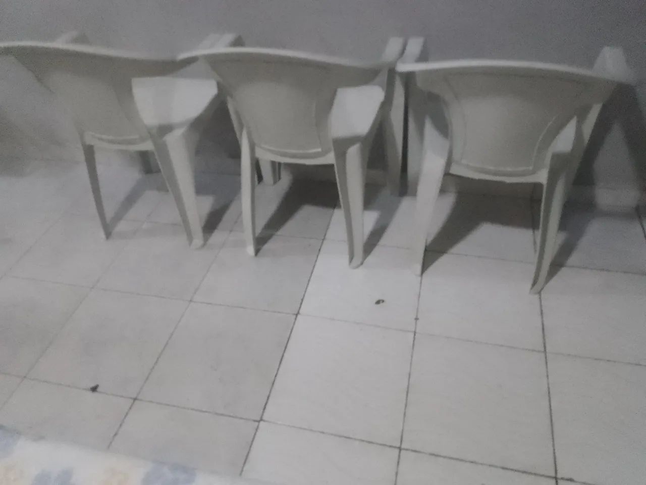Cadeiras plásticas novas cada uma  - Foto 2