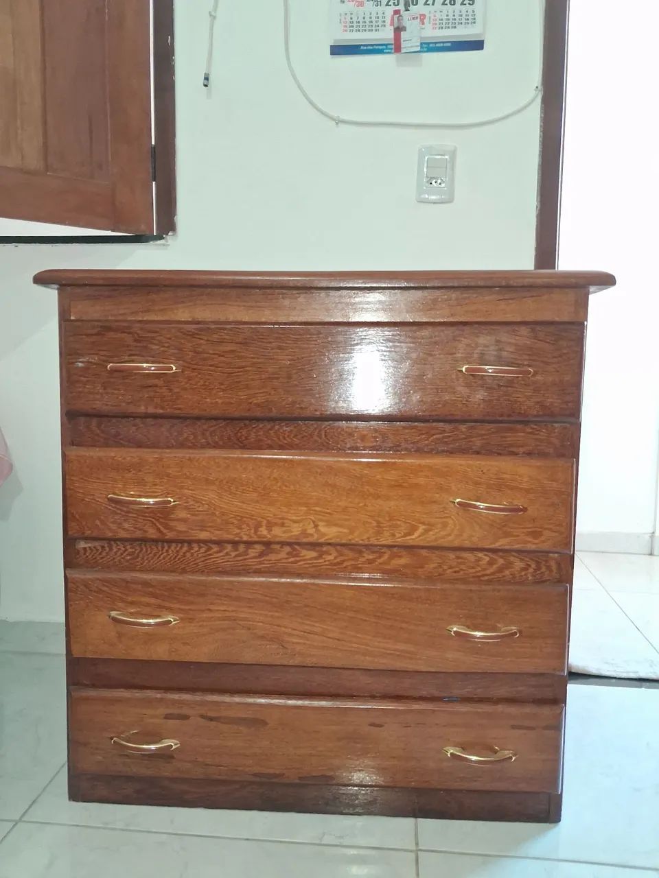 Vende-se uma cômoda semi nova