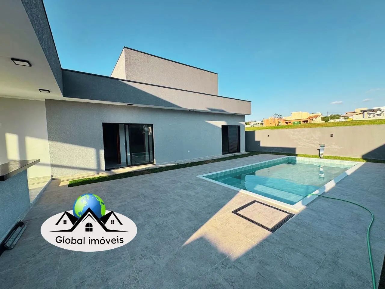 Ninho Verde 1 - Casa térrea nova com 4 Suítes - Moderna - Foto 4