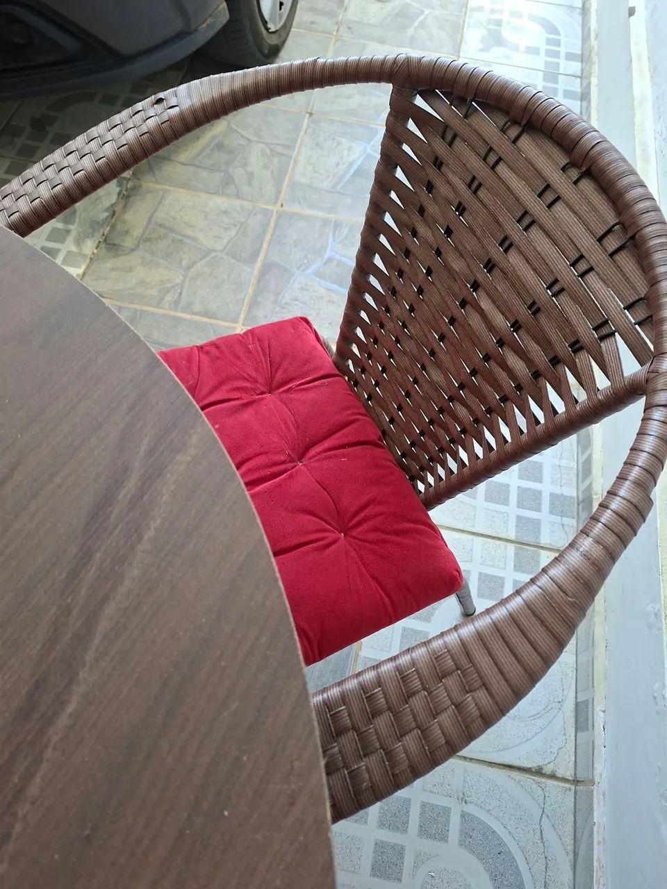 Vendo mesa com 4 cadeiras e almofadas - Foto 4