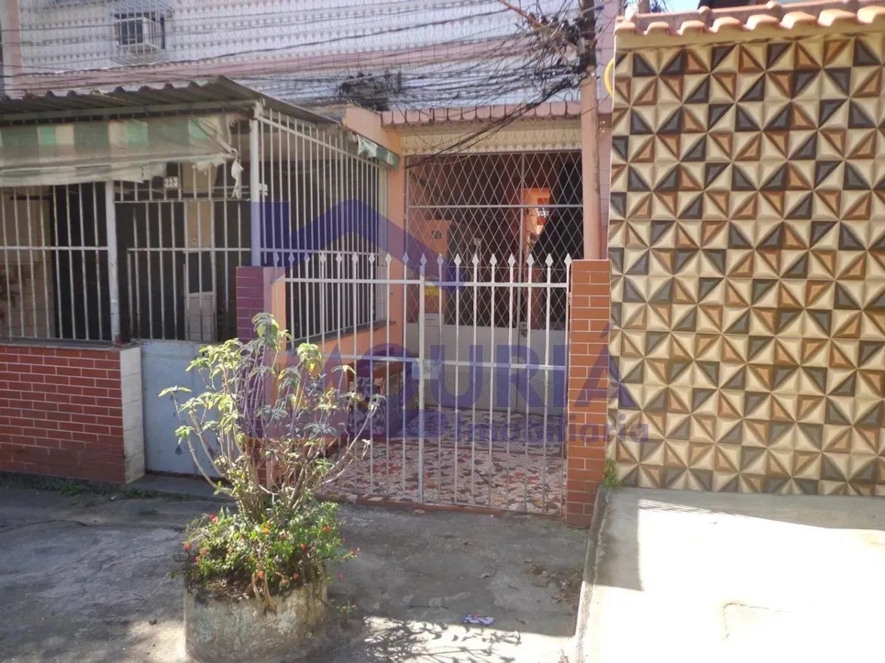 Casa de vila com 01 quarto em Irajá