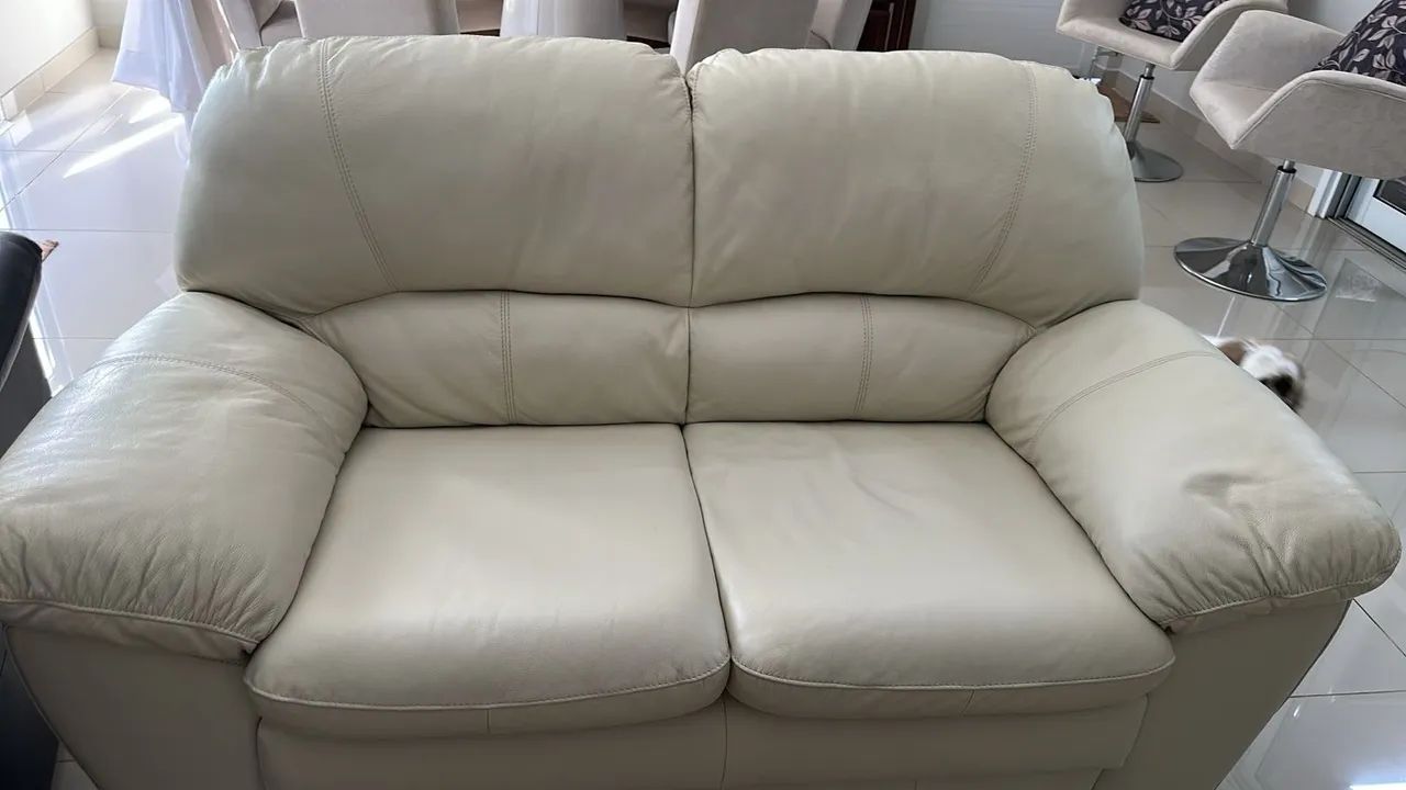 2 Sofás de couro branco - Foto 2