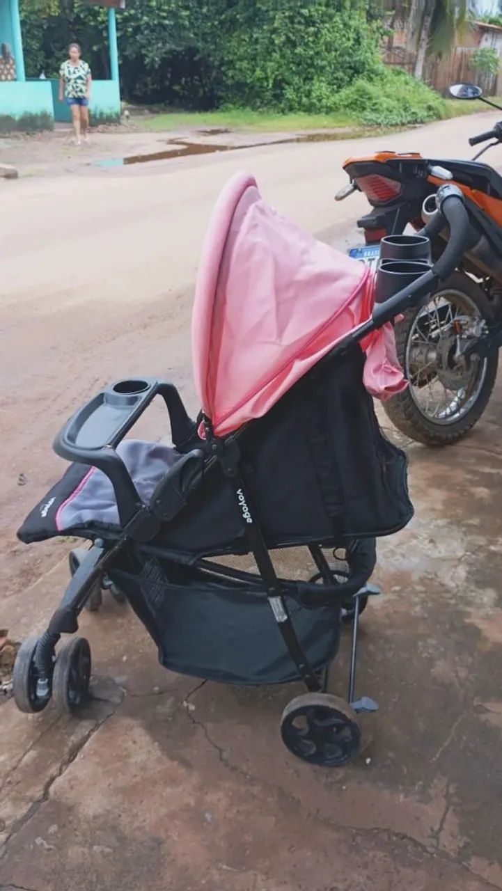 Vende-se carrinho de bebê (menina) carrinho em excelente estado.
