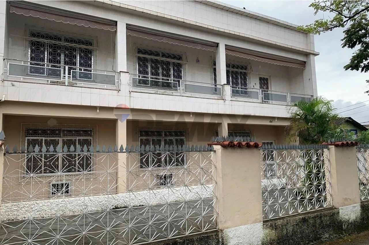 Vendo apartamento amplo e reformado com 3 quartos e 2 vagas em Bento Ribeiro.