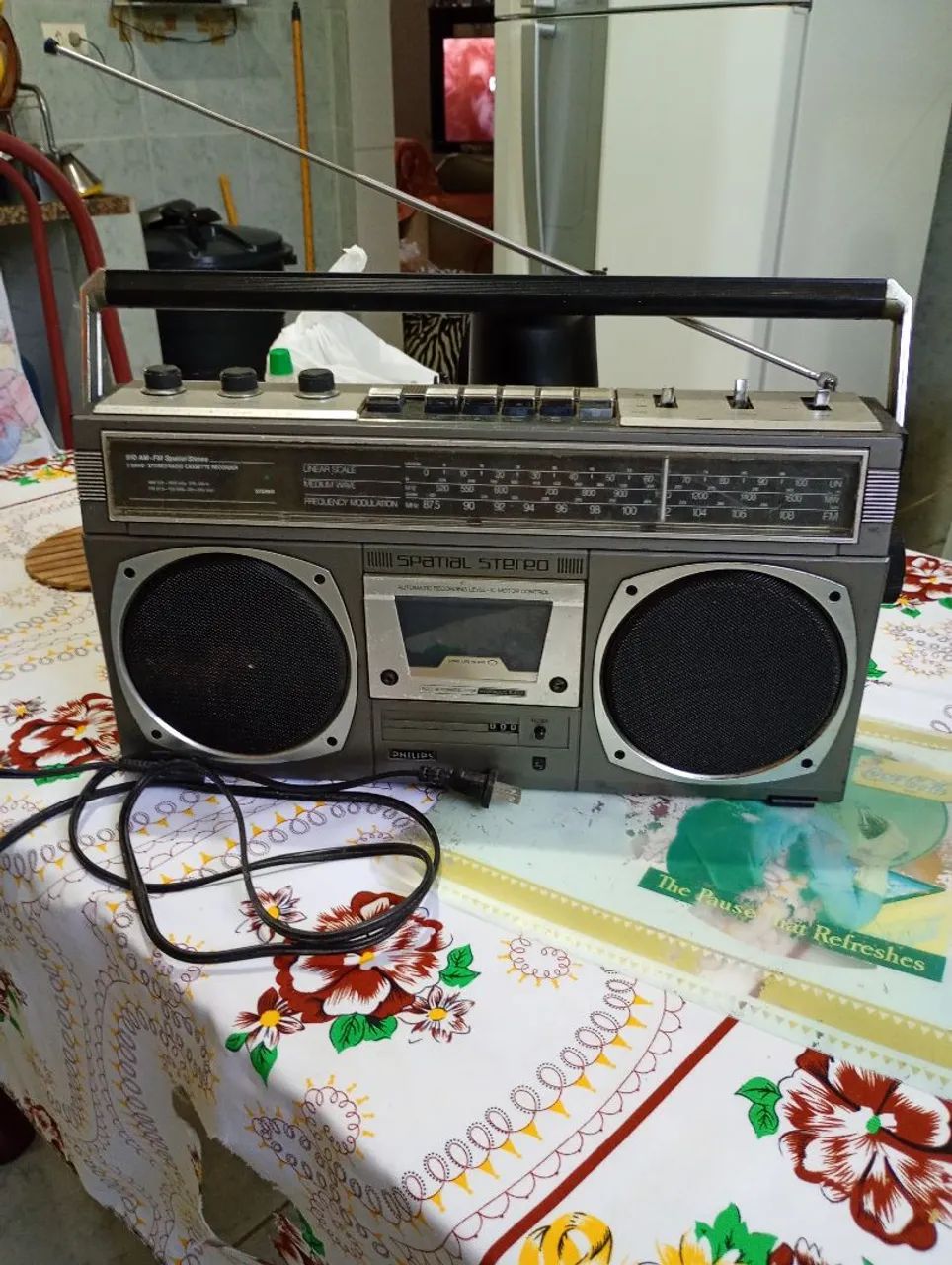 Rádio gravador antigo