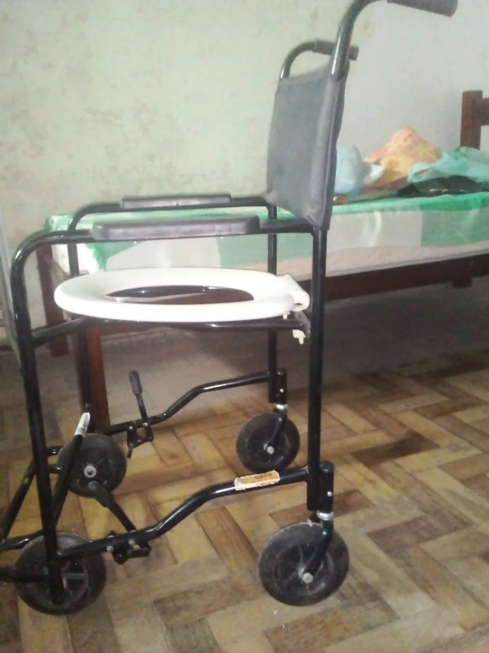 Cadeira higiênica  - Foto 3