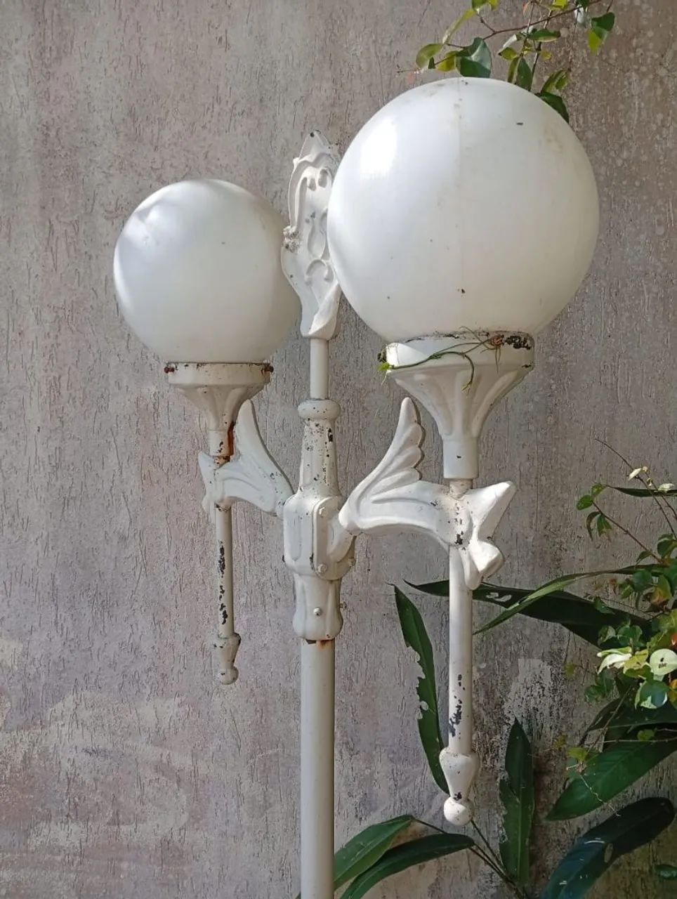 Iluminação de jardim e piscina poste em ferro fundido com 2 globos 