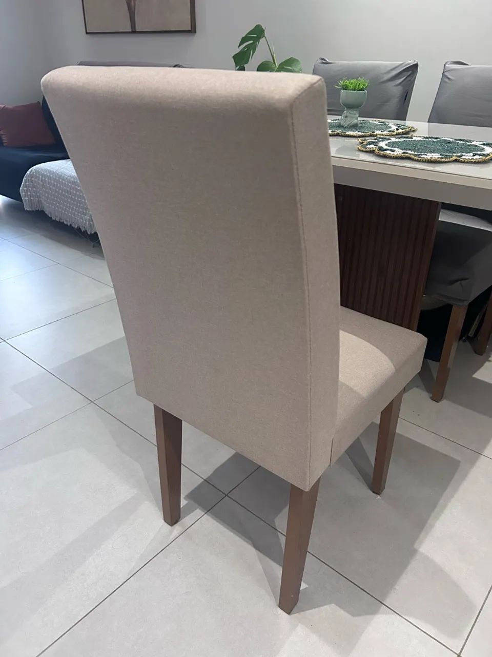 Mesa com tampa de vidro com 4 cadeiras  - Foto 5