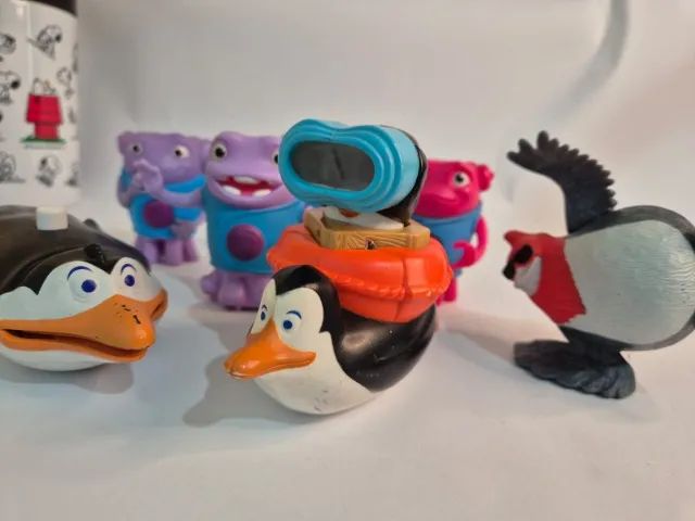 Brinquedo Mc donald - Pinguim, Rio, Monstro - Foto 2