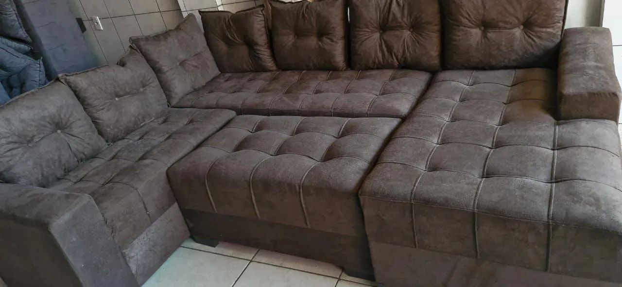 Sofás Novos grande com Puff - Foto 3