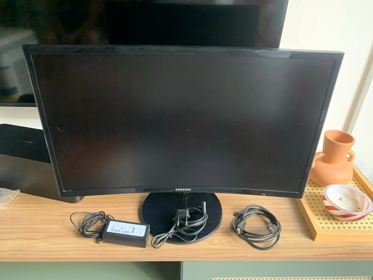 Monitor Samsung Curvo 24" (C24F390) - Impecável e Completo - Foto 5