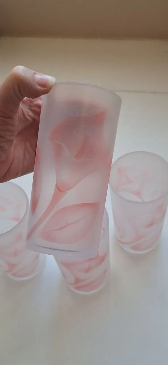 12 copos com estampa de flores copo de leite marcas Cores e Formas. Anos 90